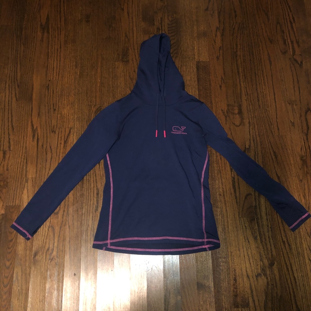 VINEYARD VINES SWEATSHIRT!!